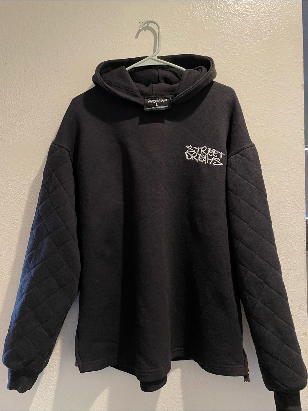 🔥 Street Dreams Black Quilted Sleeve Pullover Oversized Hoodie - Size L 🔥